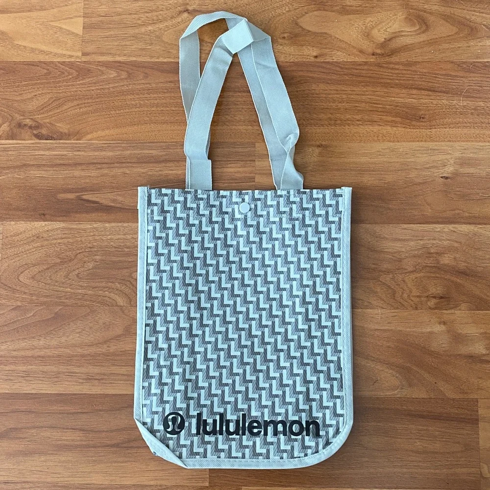 ❤️ Two Brand New Lululemon Small Holiday Tote Bags